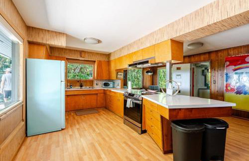 All the Waters Retro Home on Lake Michigan- Your Own PRIVATE BEACH - Foto 42