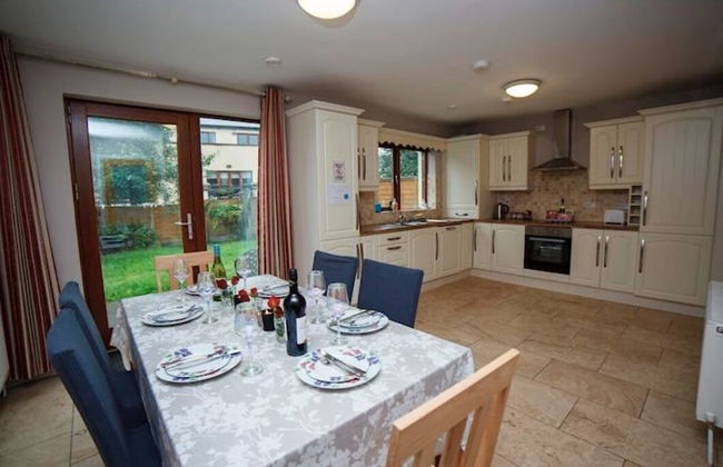 Immaculate 3-bed House With Private Secure Garden - Foto 21