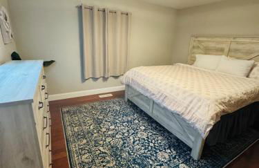 Bright Home for Family and Groups with Patio - Foto 21