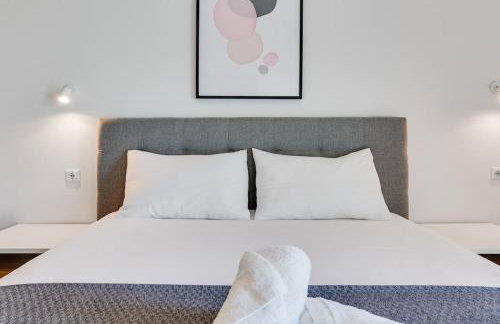 Luxury Spa Villa w Heated Pool, Jacuzzi & Sauna - Photo 42