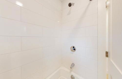 Beau's Beach House - Photo 16