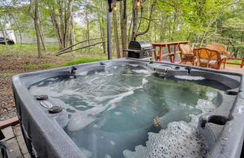Stunning! Pocono Escape! HotTub Sauna Pool Ski Pet-Friendly Firepit Game Room Fireplace BBQ Lakes Tennis Fishing - Foto 58