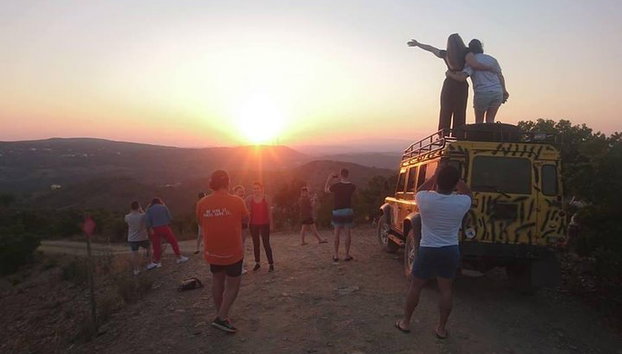 Sunset Safari - Photo 5, Heureux invités au coucher du soleil