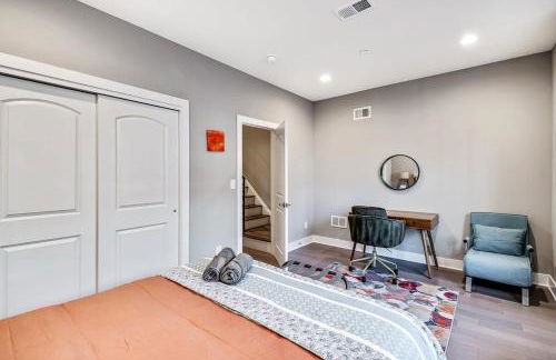 Exceptional Downtown Townhome with Roof Deck -4Bedroom & 3Baths - Foto 25