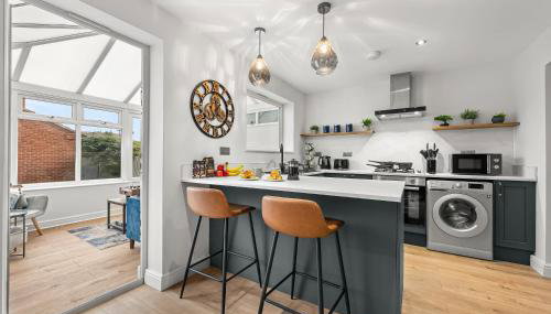 Modern 3-Bed Home, Super King Beds, Drive Parking - Foto 2
