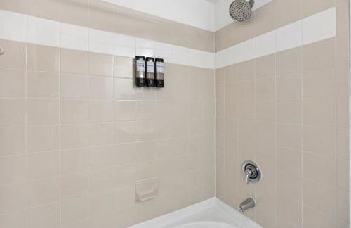 Softly Styled 1 King Sofa Bed Haven Frisco, TX - Foto 9