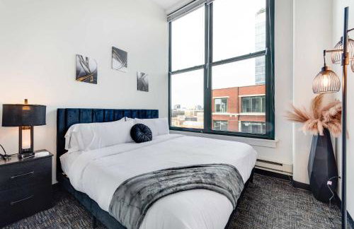 West Loop - City Views With In & Out Parking 2 - Photo 6