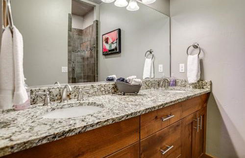 Ski, Hike and Relax Eden Condo with Hot Tub Access - Photo 14