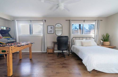 4Bd, putt putt, turf, grill, fire pit & more! - Photo 43