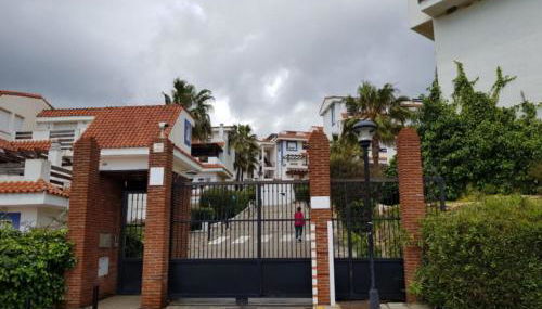 This spectacular 3-bedroom apart - Photo 5