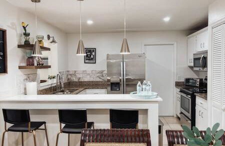 Blisscapade Pool Movie Theater Games Backyard - Foto 14