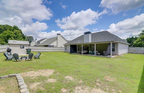 Shop, Fish and Explore Suburban Home in Loganville! - Foto 1