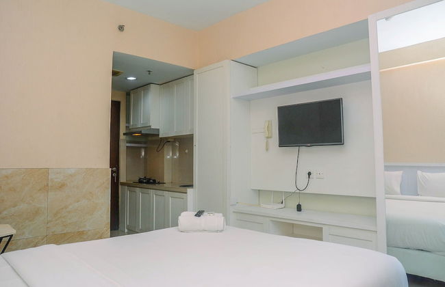 Minimalist And Comfy Studio At Grand Dhika City Apartment - Foto 21