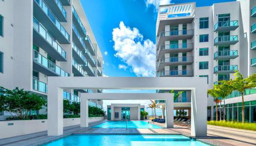 Elegant Condo 2BR w Beautiful City Views - Foto 5, sunbed