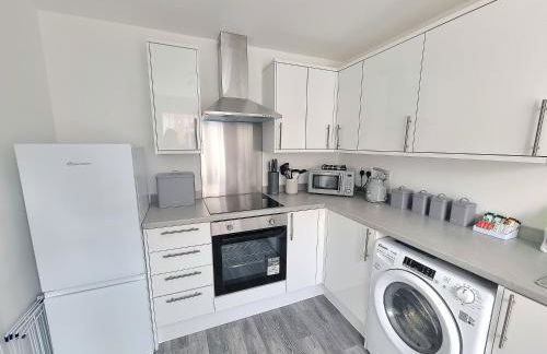 Stylish Spacious 4 Bed Townhouse near station with Parking & High Speed WiFi - Foto 5