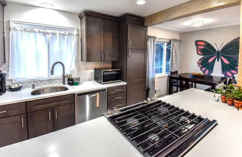 Enchanting Upper Unit with City Charm - Foto 41