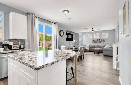 4BR Family Oasis with Gym and BBQ Near Vegas Strip - Photo 17