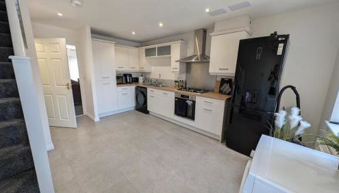 Large Modern House With Private Parking - Foto 3