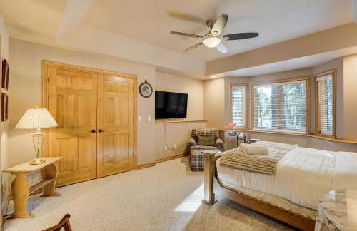 Peaceful Pines! Pool Table, Gym & Forest Views - Foto 28