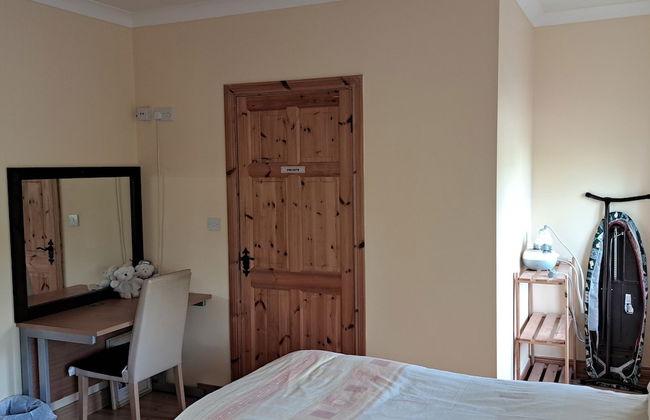 Spacious 6-bed House 10 Minutes From Knock Airport - Photo 8