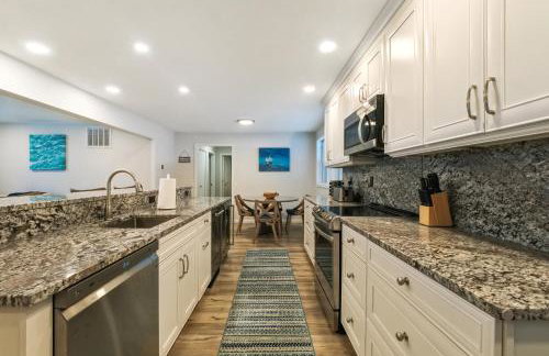 Beautiful Torch Lake House with Beach Access home - Foto 29