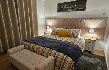 Glebe House - 2 Bedroom Luxury House that sleeps 6, with Free Private Parking, Easy Access to City Centre, and Near the Motorway - Photo 18