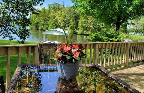 Large 1 BR Cottage, KING BED on the Lake - Foto 1