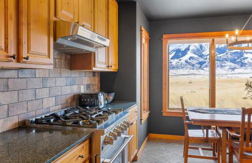 30 Miles to Yellowstone Hot Tub Game Room AC - Foto 48