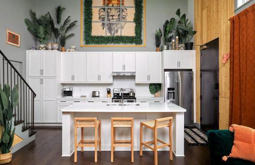 Upscale 12 South Penthouse with 2 Kings, Balcony 1 of 7 Themed Lofts at Cowrite, Find Coffee and Tacos Downstairs, Complimentary Spin Class, Walk to Shopping in 12 South, 10 Minutes to Broadway, Parking, 24 Hr Hospitality - Foto 12