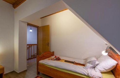 Three-Bedroom Holiday Home 0 In Zminj - Photo 27