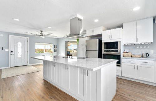 Desert Oasis - Firepit, Stargazing, Kitchen Essentials, 5 Acres, & Joshua Trees - Sleeps 6 Comfortably, 7 with Sofa, 8 Maximum - Foto 26