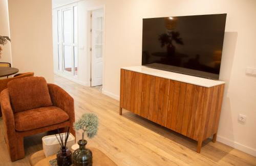 Hidden Gem GRAN TEATRO FALLA SUITES by ApartmentsinCadiz - Photo 7