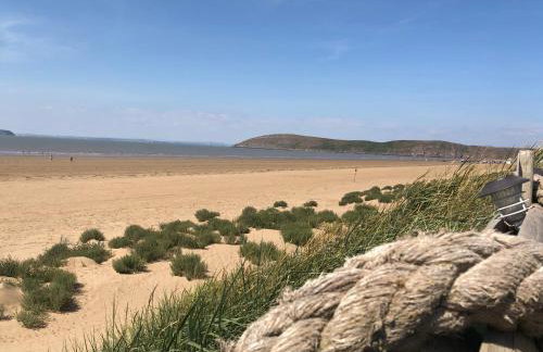 Ocean Drive Deluxe Apartment with complimentary Day Time Beach hut - Foto 1