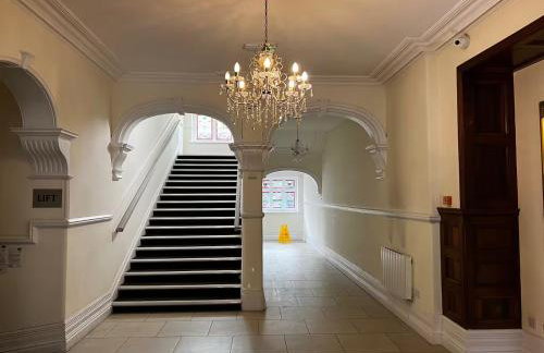 Beautiful 1 Bedroom Apartment in Newport Centre - Pass the Keys - Foto 27