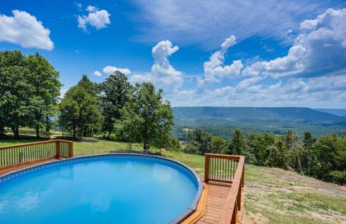 Serene Trenton Home with Pool and Mountain Views! - Foto 1