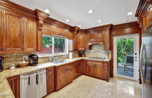 Stylish 2br 3ba with Heated Pool plus Beach Walkable - Foto 11