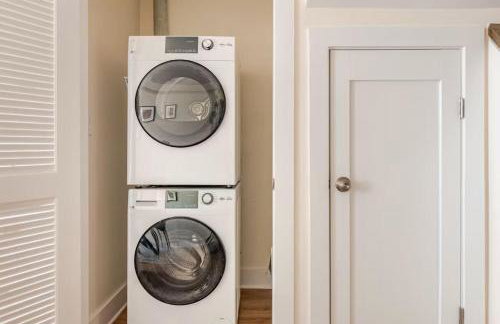 Entire 2-Story Garden Loft Apt with Parking, walk to Metro, Zoo, 2 mi from White House - Photo 9