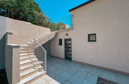 Mediterranean Oasis Seaside Villa with Pool - Foto 56