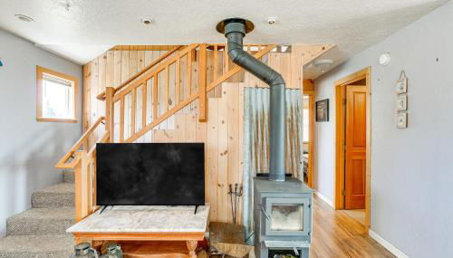 Less Than 1 Mi to Lake Almanor Home with Furnished Decks! - Foto 4