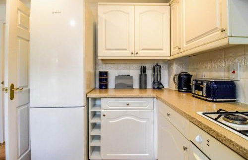 Grange House - Sleeps 6 - Driveway parking, Self-Check-In, Fast Wifi and Sky TV by Yoko Property - Photo 16