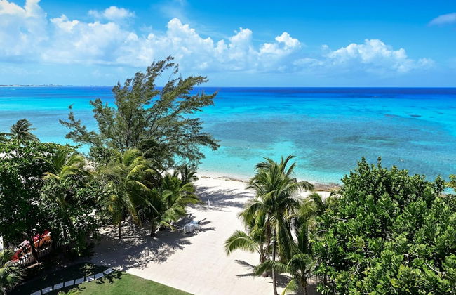 Luxury Penthouse Condo With 360 Oceanviews - Photo 20