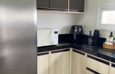 Apartamento Aconchegante com Piscina a 2 Quadras da Beira-Mar - Foto 7