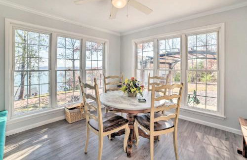 Country-Chic Home with Fire Pit, Steps to Lake! - Foto 8