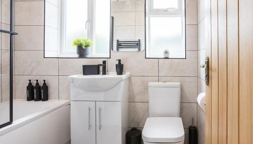 4 Bed Home sleeps 7 close to Cheshire Oaks Princes Rd - Foto 3