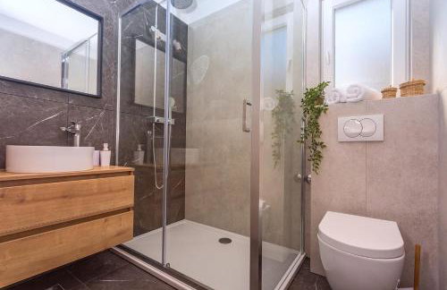 VILLA ALMIC with heated pool, 5 bedrooms, Gaming room, a multi-use playground court - Photo 29