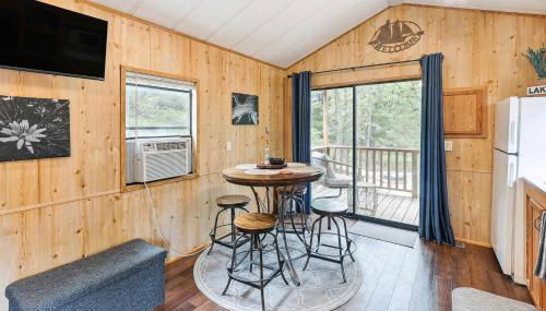 Cabin 10~ Cozy Toronto Lake Cabin ~ Walk To The Water 1 Bedroom Cabin by RedAwning - Foto 5