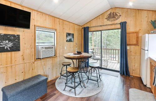 Cabin 10~ Cozy Toronto Lake Cabin ~ Walk To The Water 1 Bedroom Cabin by RedAwning - Foto 5