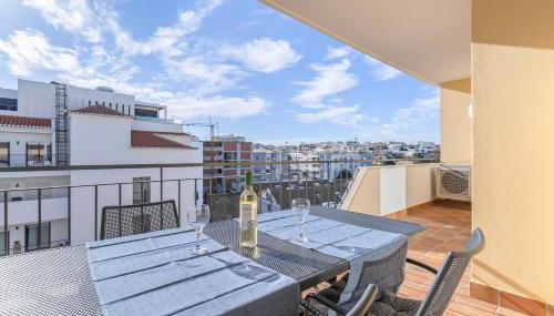 Stylish Apartment - Steps from Marina, Center & Beach - Foto 2