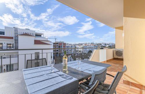 Stylish Apartment - Steps from Marina, Center & Beach - Foto 2