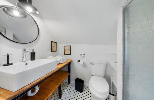 Cozy escape with Hot Tub, ideal for family & friends - Photo 55